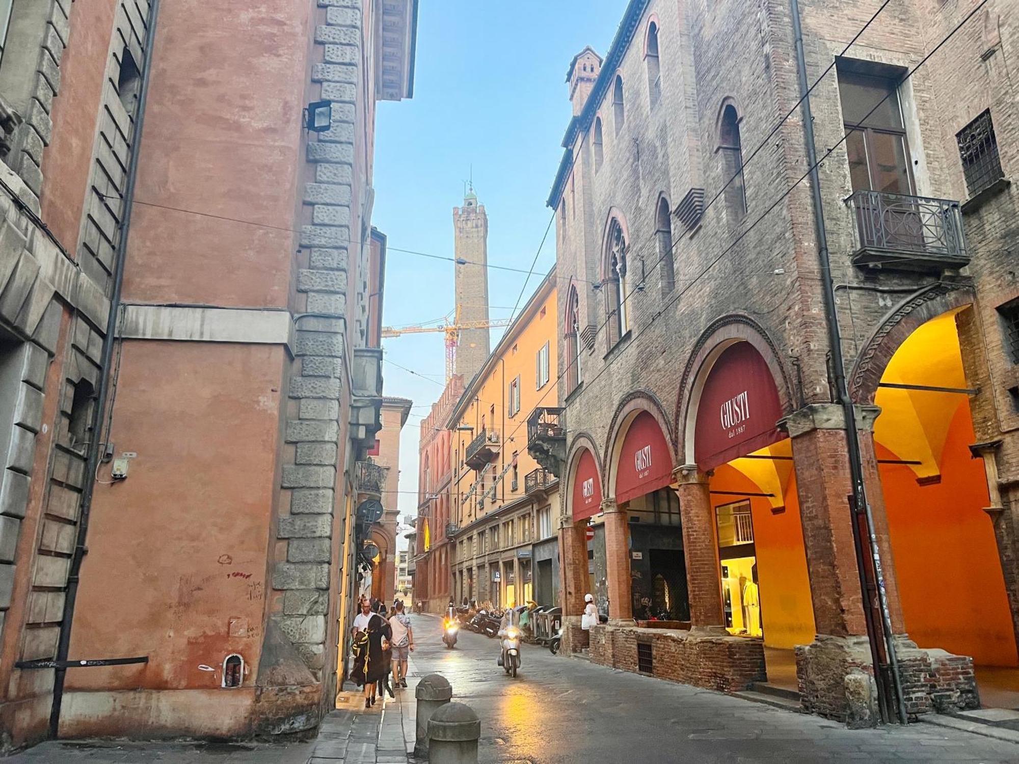 House Of Magic - Due Torri Apartment Bologna Exterior photo