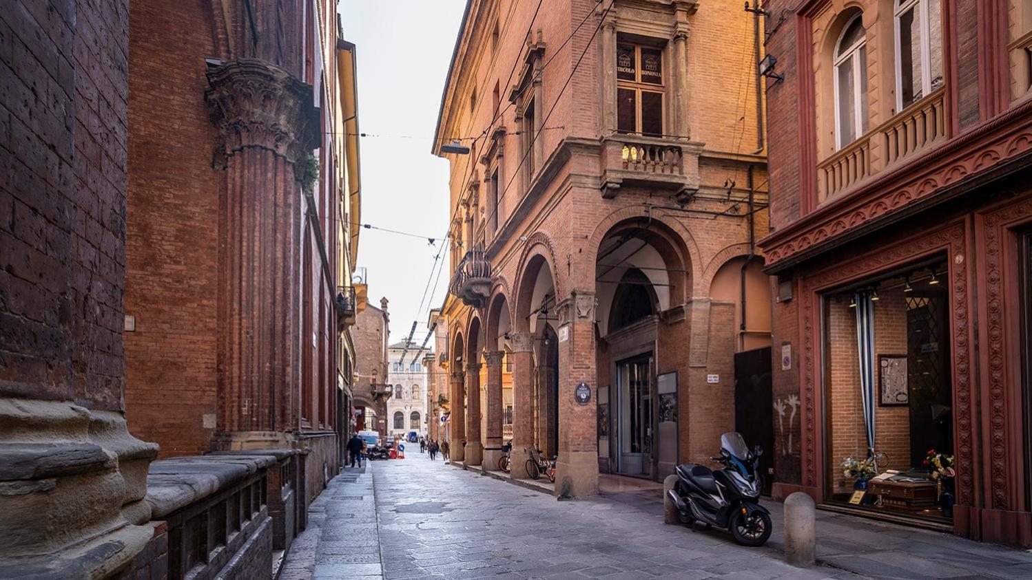 House Of Magic - Due Torri Apartment Bologna Exterior photo